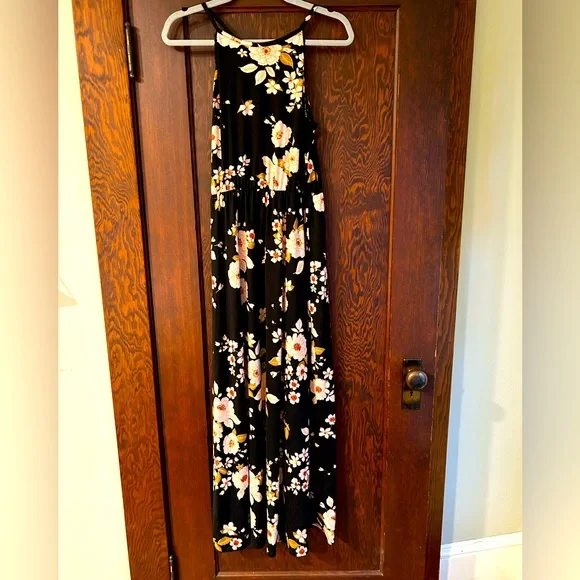 French Gray Zoe Knit black floral maxi dress size medium